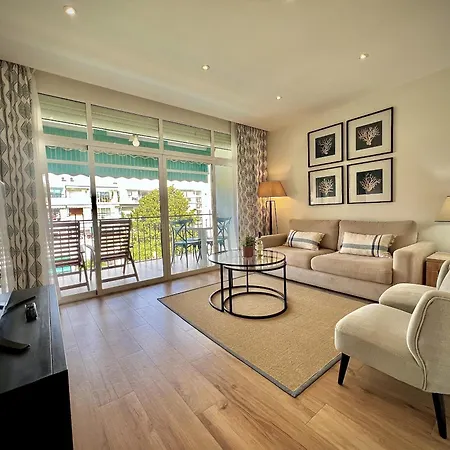 Apartment Downtown 45 With Pool By Homing Marbella